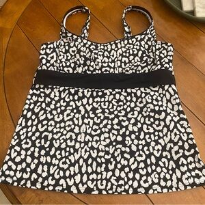 Lands End Tankini Swimsuit Top White Leopard Animal Print Black White Underwire